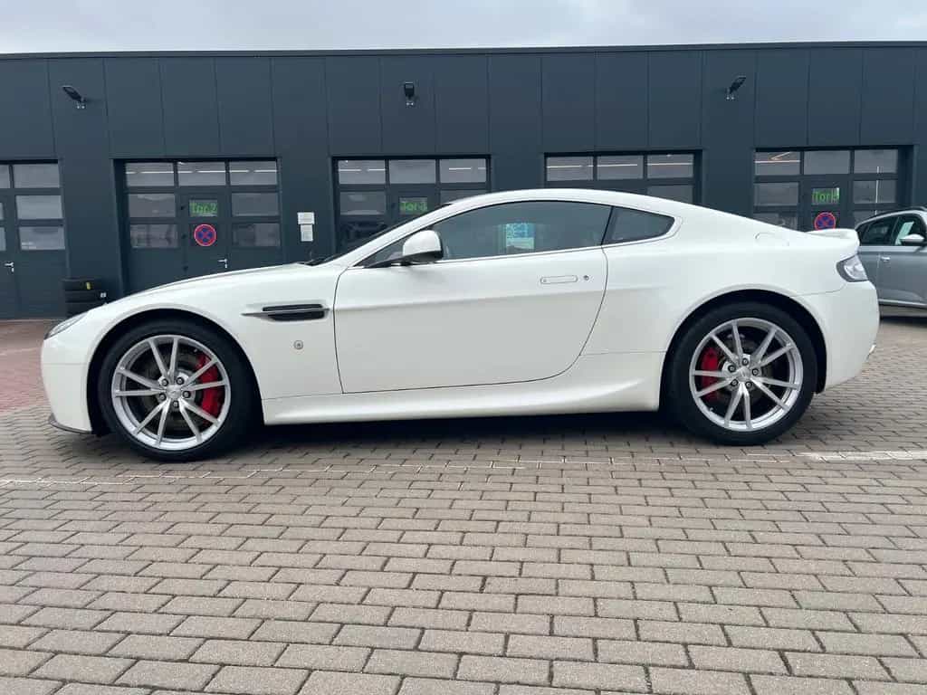 Aston Martin V8 Vantage Coupe*RFK nur 18TKM*wie NEU 03/2017-photo-4