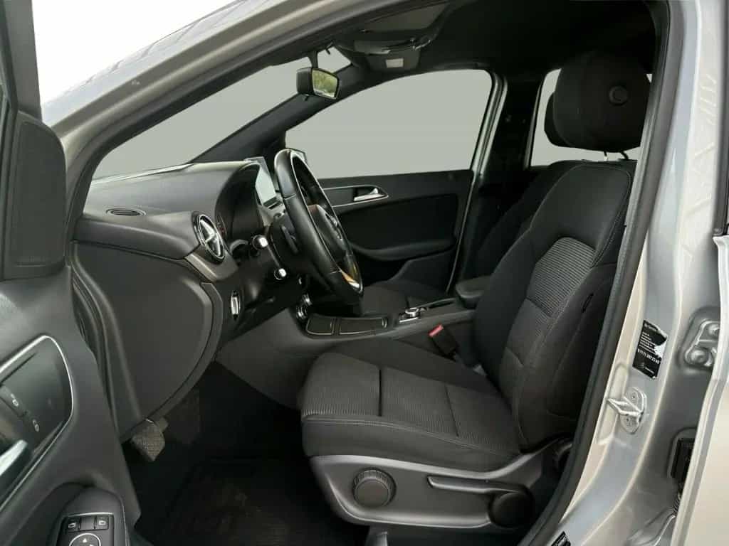 Mercedes-Benz B-Class 180 AUT KlimaA LED LM PDC Pano ParkAss SD SHZ 11/2016-photo-11