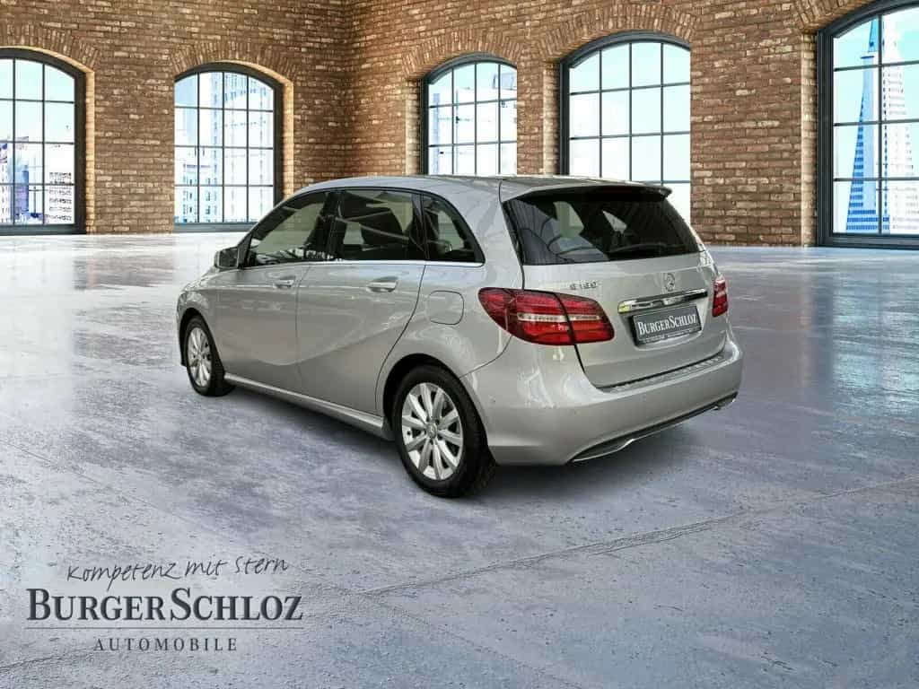 Mercedes-Benz B-Class 180 AUT KlimaA LED LM PDC Pano ParkAss SD SHZ 11/2016-photo-6