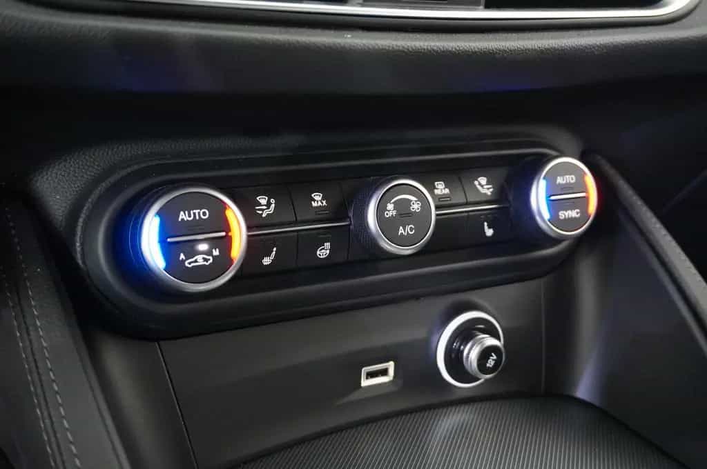 Alfa Romeo Stelvio 2.2D VELOCE Q4 NAVI/LED/KAMERA/MATRIX/SH 06/2024-photo-35