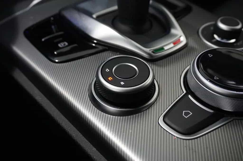 Alfa Romeo Stelvio 2.2D VELOCE Q4 NAVI/LED/KAMERA/MATRIX/SH 06/2024-photo-37