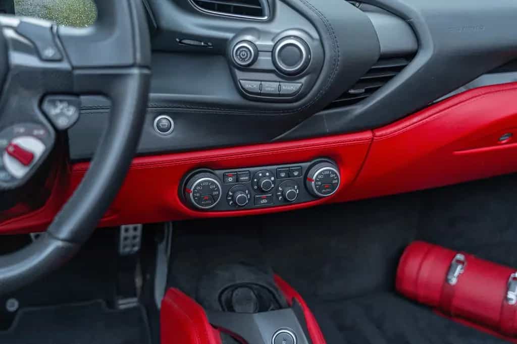 Ferrari 488 Spider *NEW SERVICE*NEW WARRANY FERRARI* PPF 01/2017-photo-26