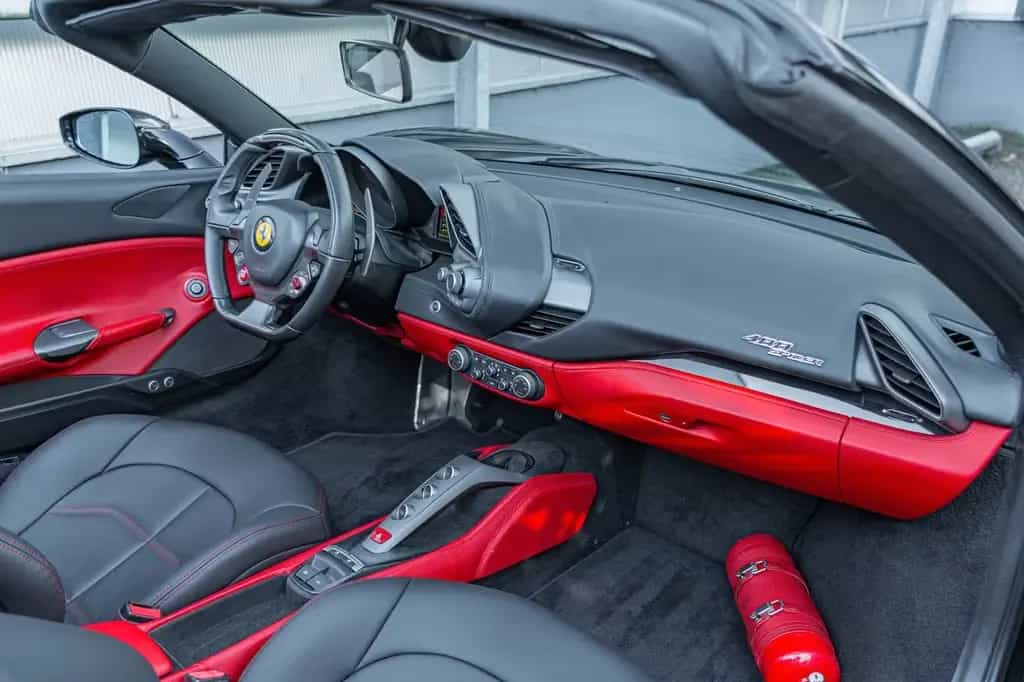 Ferrari 488 Spider *NEW SERVICE*NEW WARRANY FERRARI* PPF 01/2017-photo-31