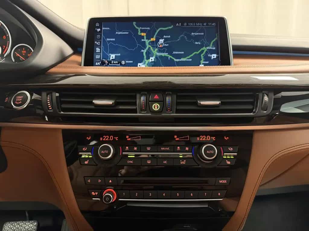 BMW X5 xDrive35i INDIVIDUAL Pano HUD Kamera H/K LED 07/2017-photo-21