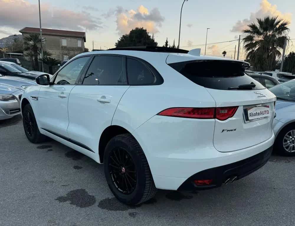 Jaguar F-Pace 2.0 D 180 CV R-Sport 03/2017-photo-3