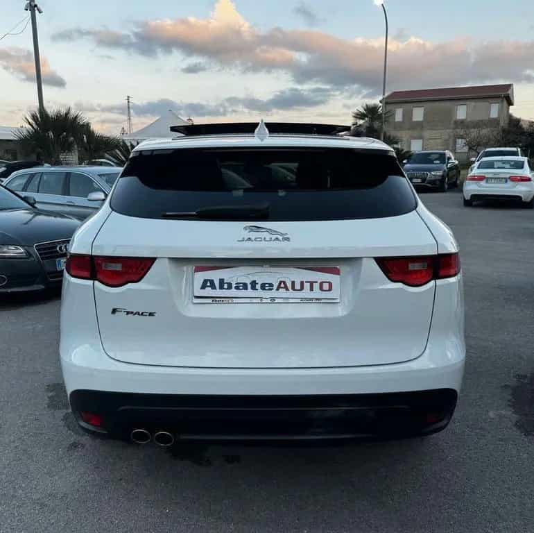 Jaguar F-Pace 2.0 D 180 CV R-Sport 03/2017-photo-4