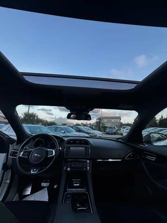 Jaguar F-Pace 2.0 D 180 CV R-Sport 03/2017-photo-8