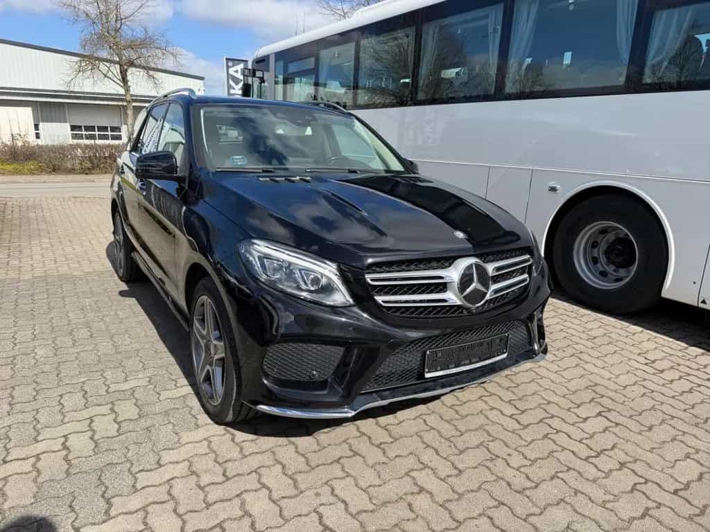 Mercedes-Benz GLE-Class 500 4Matic AMG-Line Panorama AHK Leder 02/2017-photo-1