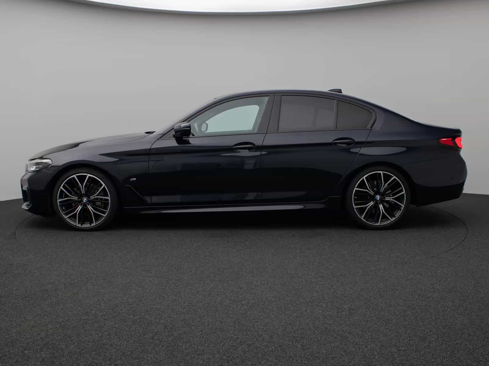 BMW 5 Series 06/2022-photo-10