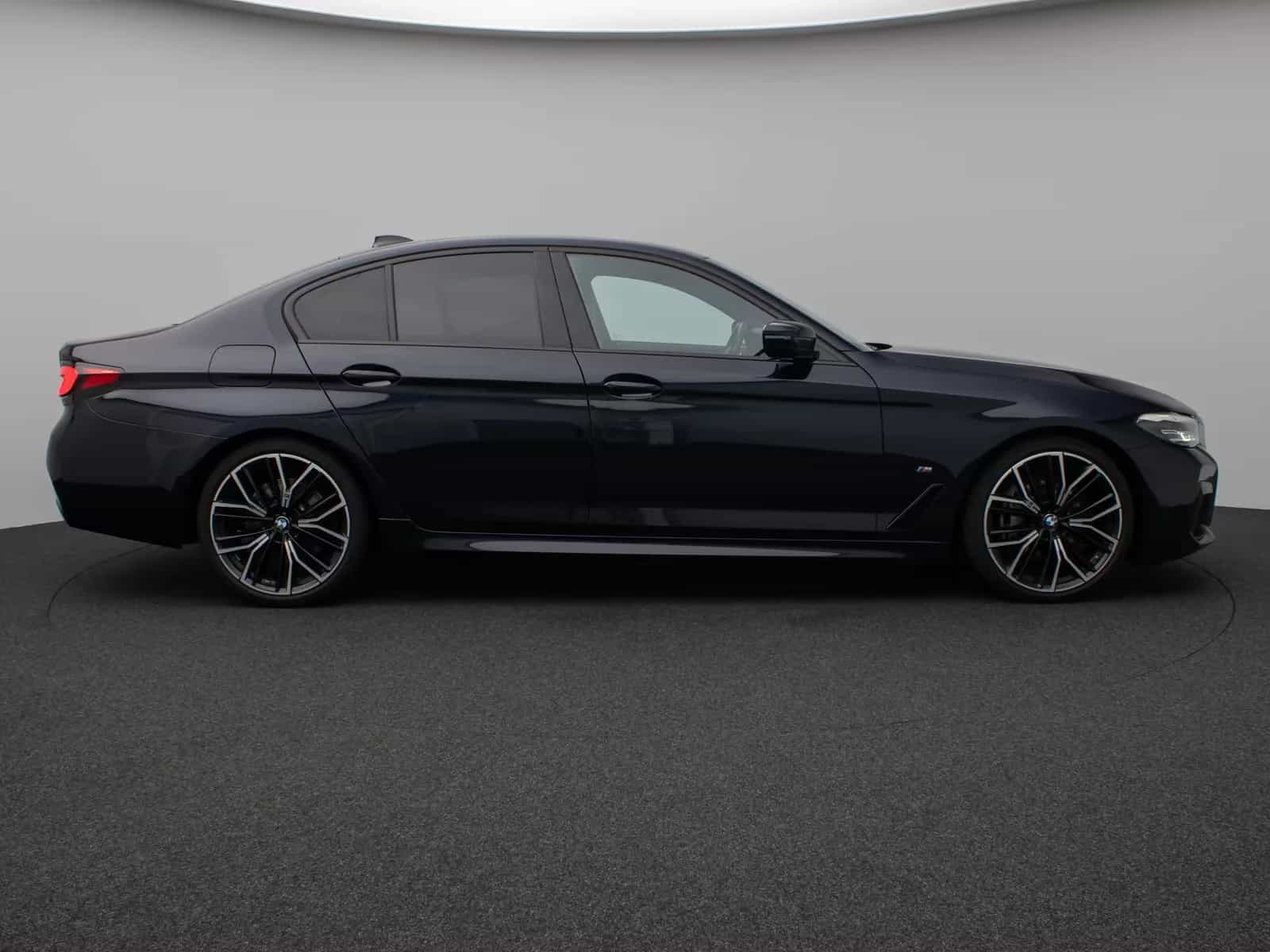 BMW 5 Series 06/2022-photo-4