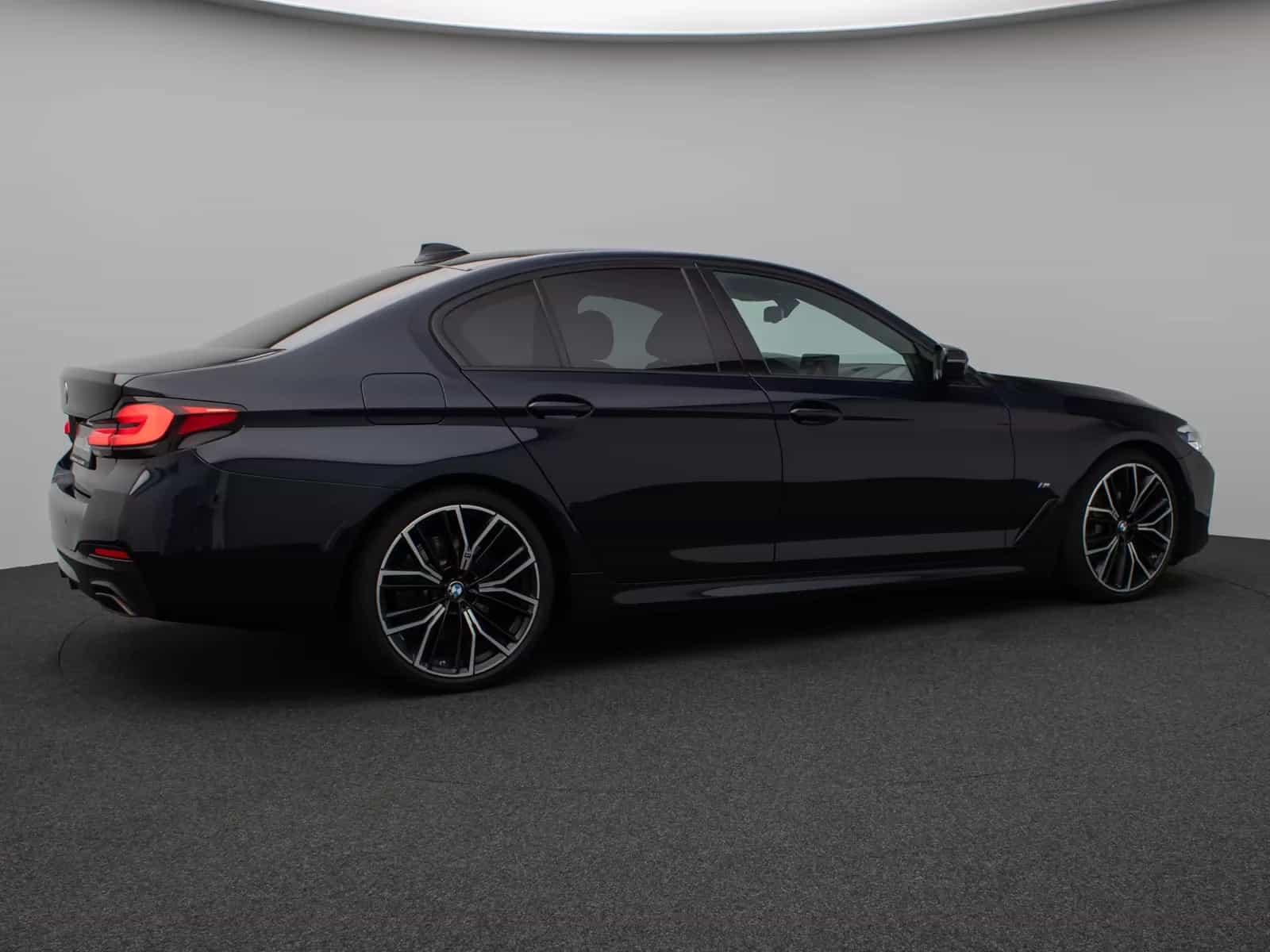 BMW 5 Series 06/2022-photo-5
