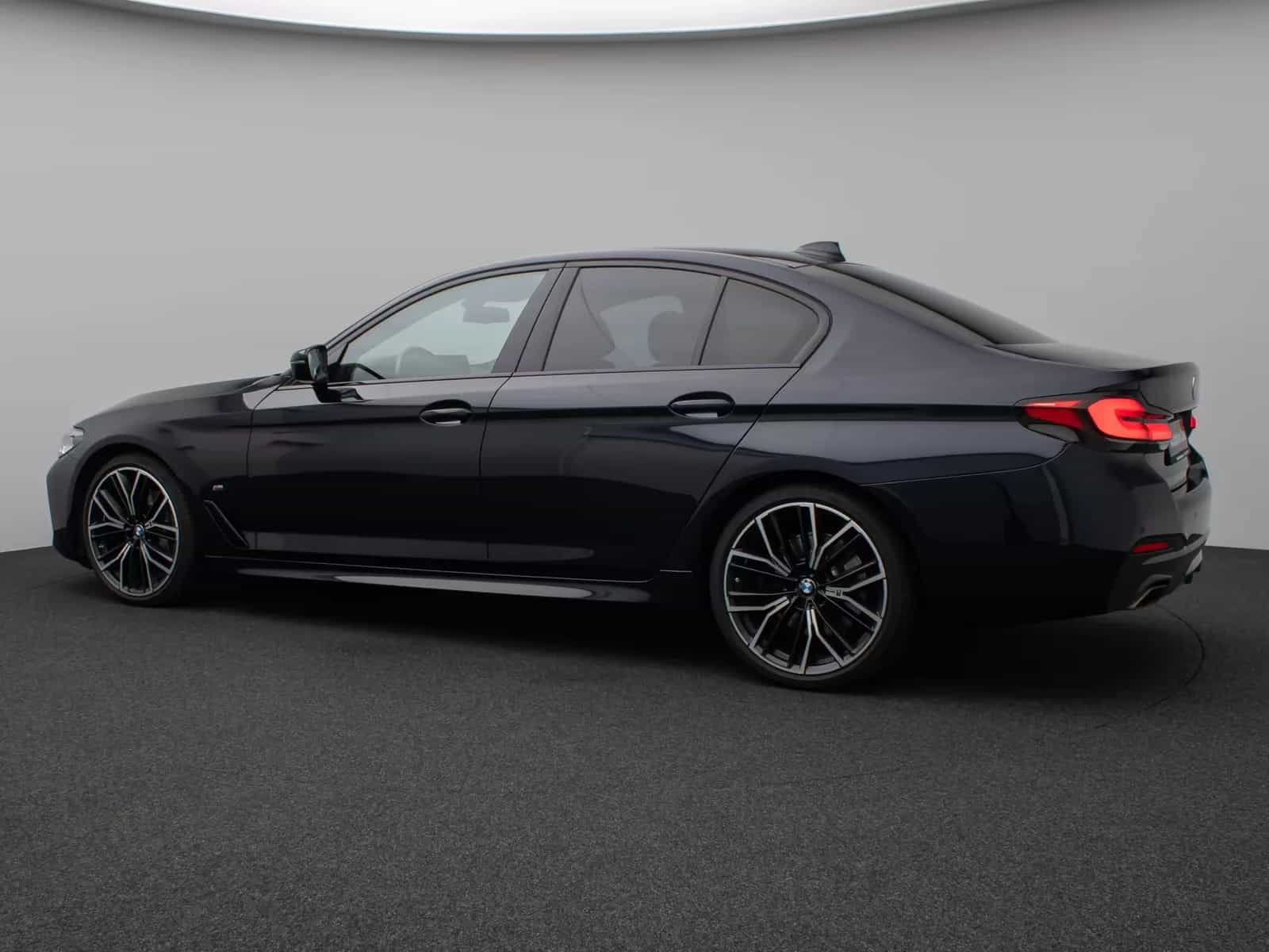 BMW 5 Series 06/2022-photo-9