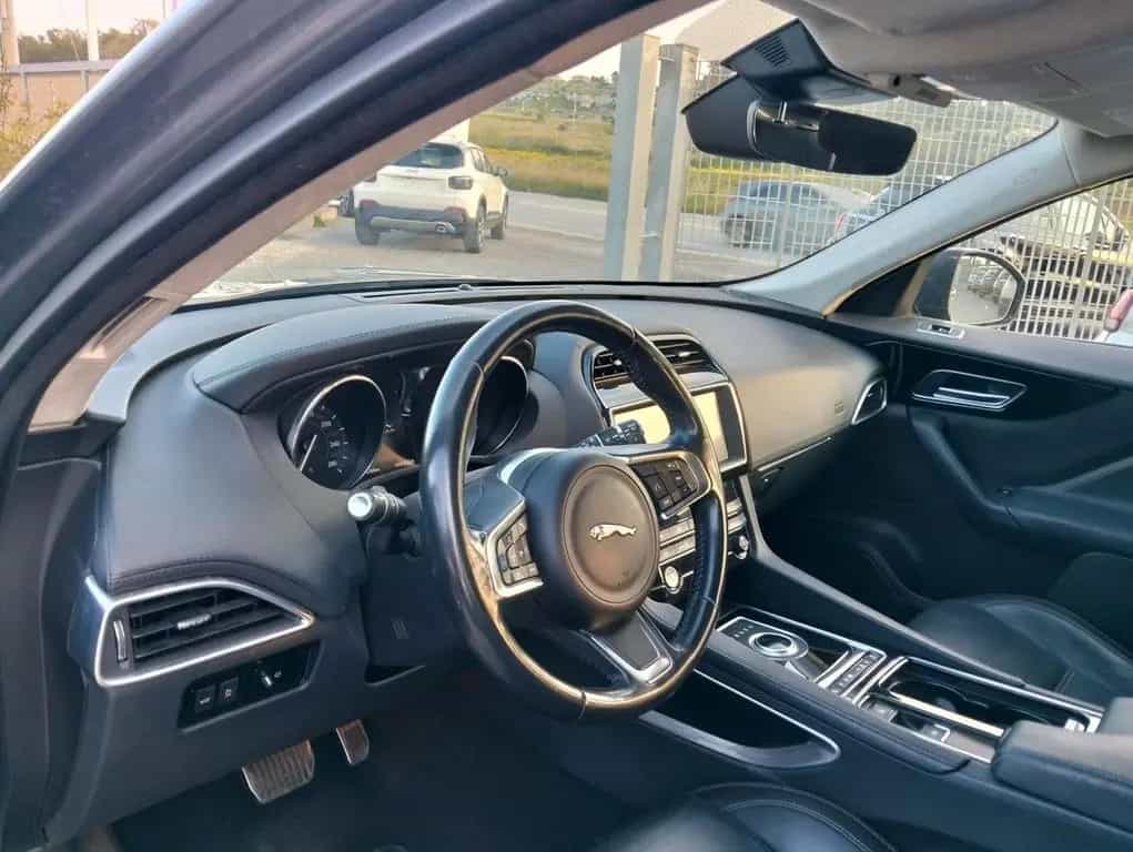Jaguar F-Pace 2.0 D 180 CV AWD aut. Portfolio 07/2019-photo-1