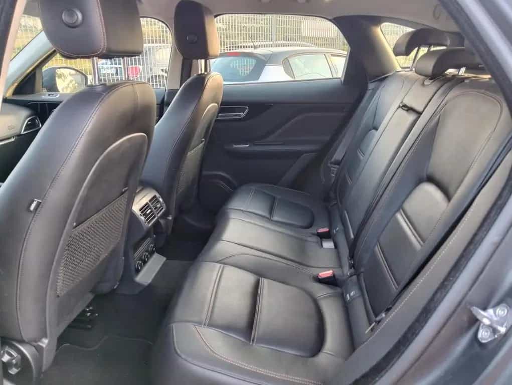 Jaguar F-Pace 2.0 D 180 CV AWD aut. Portfolio 07/2019-photo-10