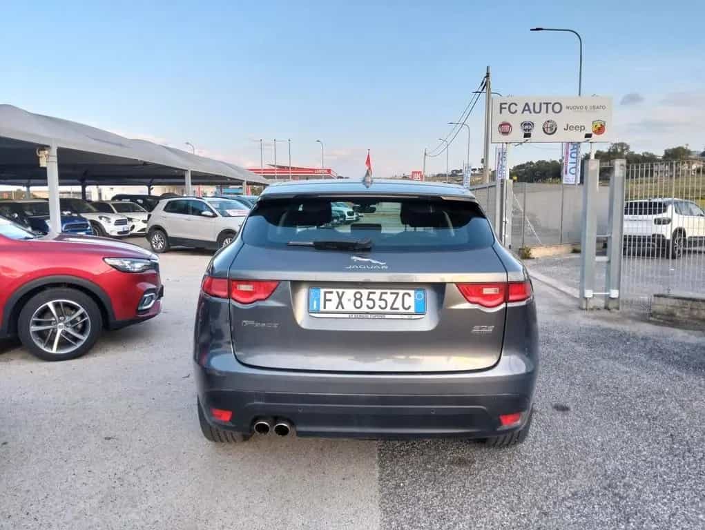Jaguar F-Pace 2.0 D 180 CV AWD aut. Portfolio 07/2019-photo-11