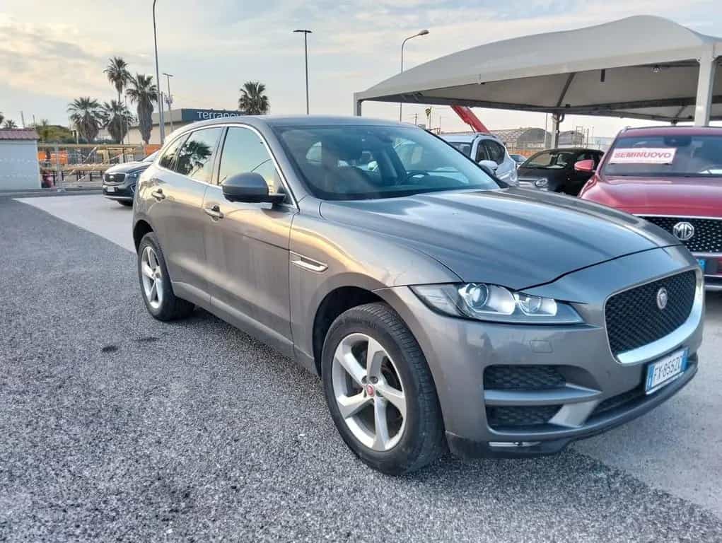 Jaguar F-Pace 2.0 D 180 CV AWD aut. Portfolio 07/2019-photo-14
