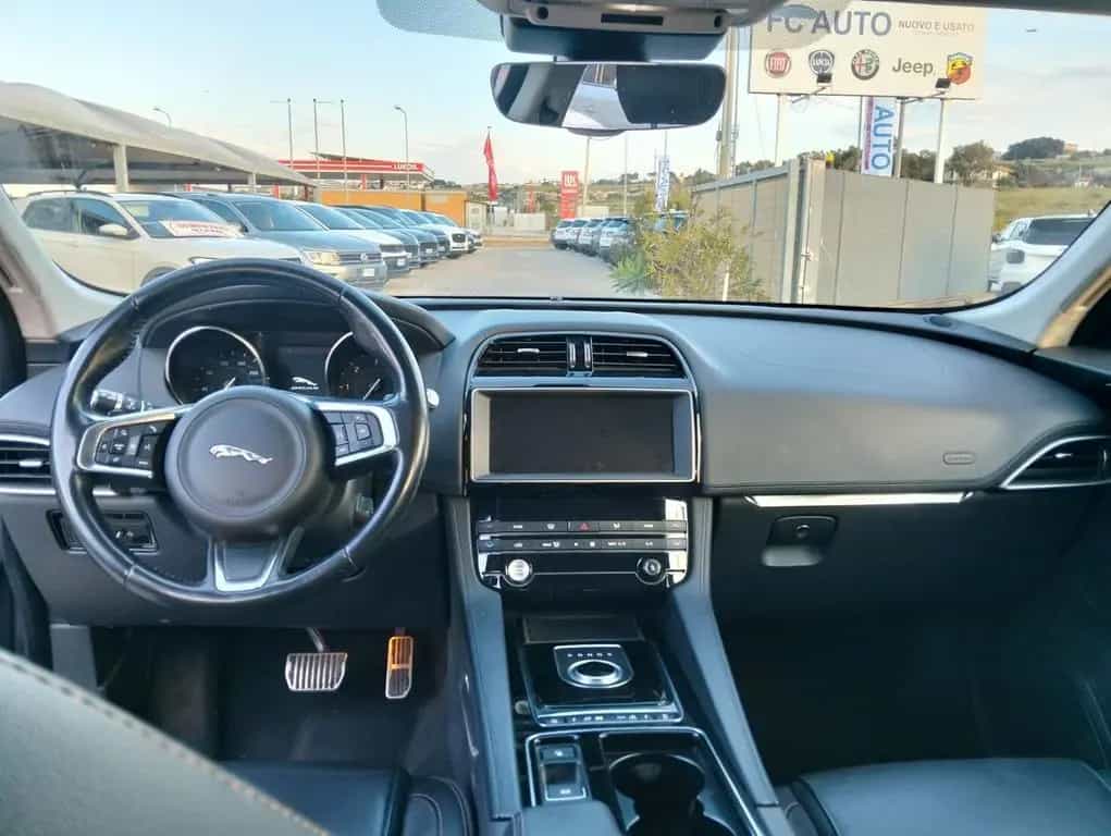 Jaguar F-Pace 2.0 D 180 CV AWD aut. Portfolio 07/2019-photo-7