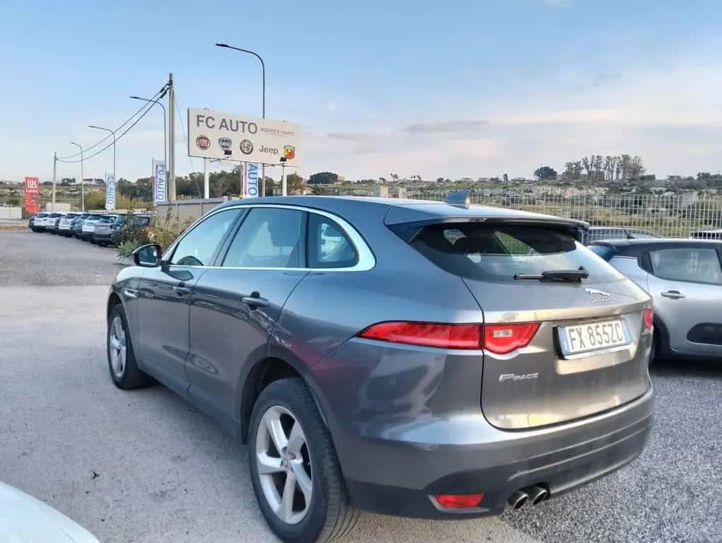 Jaguar F-Pace 2.0 D 180 CV AWD aut. Portfolio 07/2019-photo-8