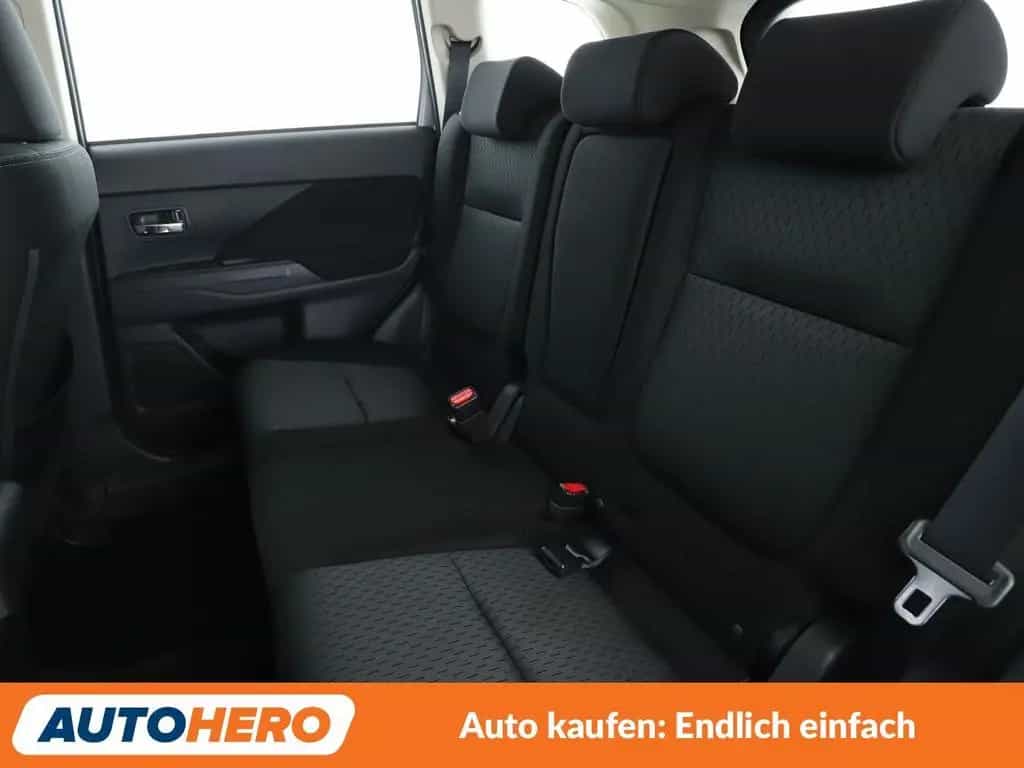Mitsubishi Outlander 2.0 MIVEC Klassik Kollektion 2WD *TEMP*CAM*AHK* 08/2015-photo-13