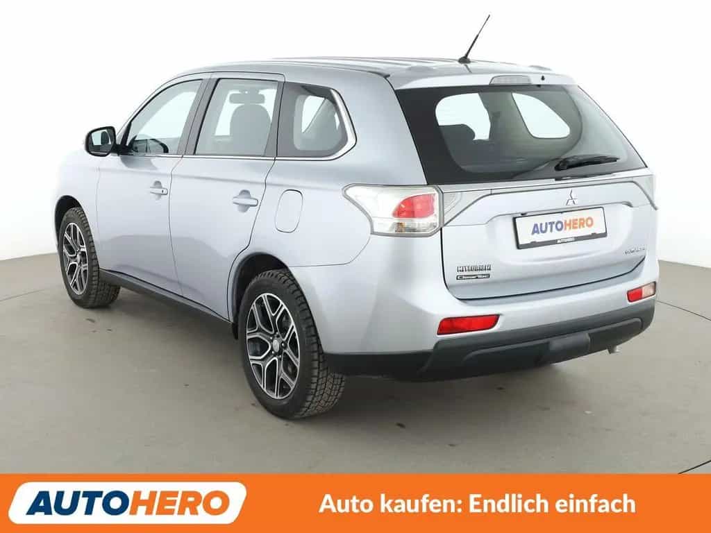 Mitsubishi Outlander 2.0 MIVEC Klassik Kollektion 2WD *TEMP*CAM*AHK* 08/2015-photo-3