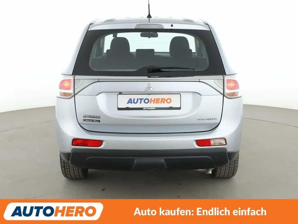 Mitsubishi Outlander 2.0 MIVEC Klassik Kollektion 2WD *TEMP*CAM*AHK* 08/2015-photo-4