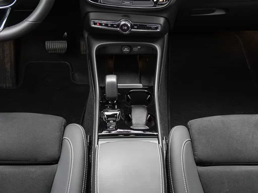 Volvo XC40 Plus Dark 2WD El. Panodach Digitales Cockpi 12/2023-photo-12