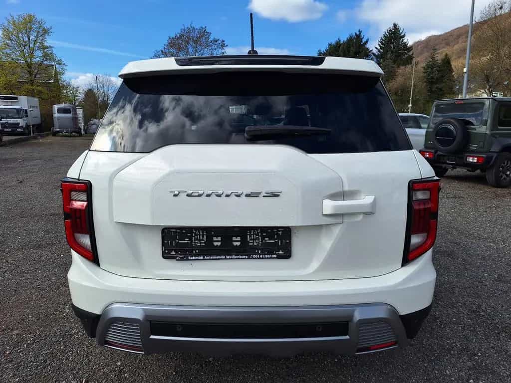 Ssangyong Torres 1.5 4x4*AUTOMATIC*! LEDER*NAVI*M+S*TOP! 06/2024-photo-11