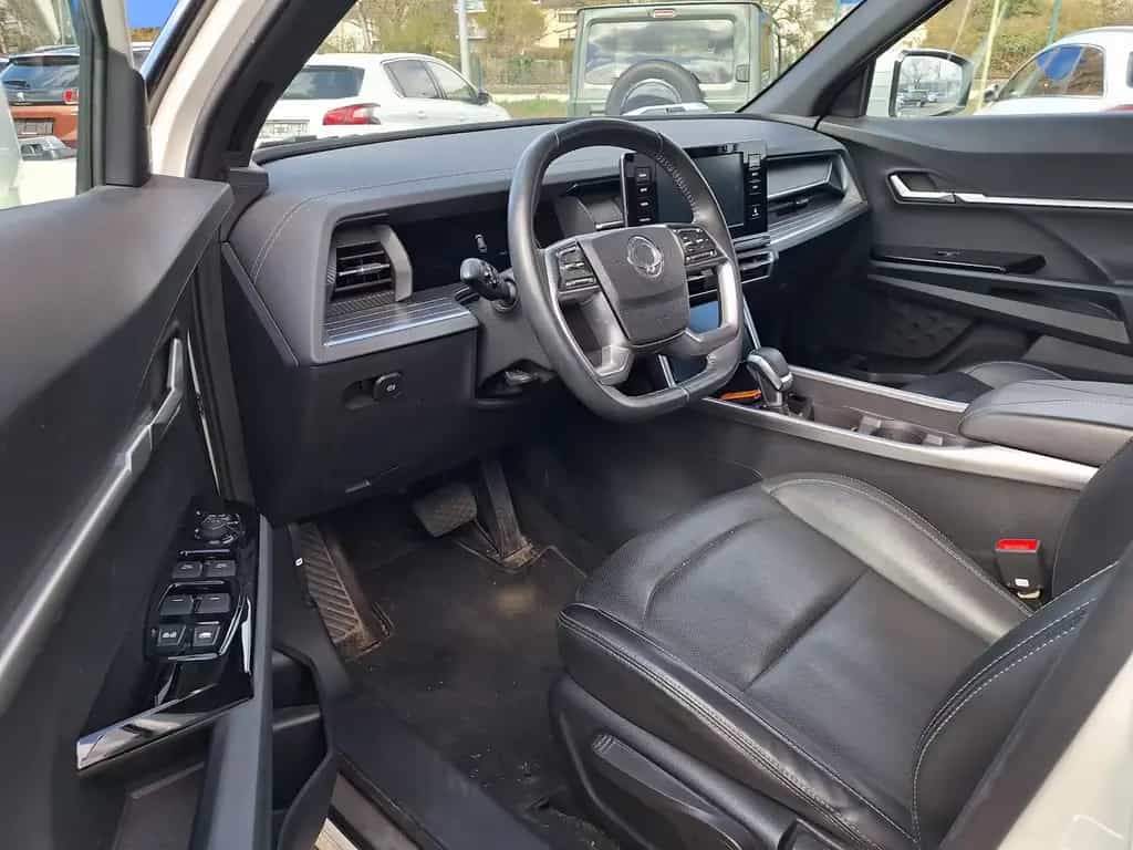 Ssangyong Torres 1.5 4x4*AUTOMATIC*! LEDER*NAVI*M+S*TOP! 06/2024-photo-2