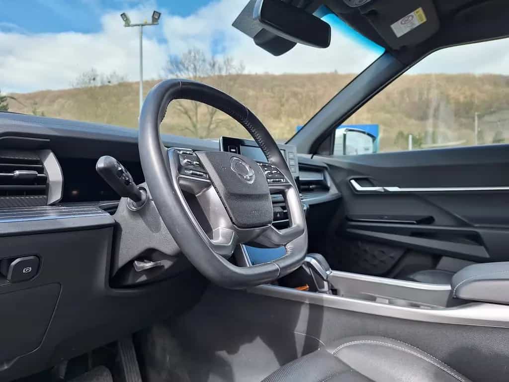 Ssangyong Torres 1.5 4x4*AUTOMATIC*! LEDER*NAVI*M+S*TOP! 06/2024-photo-4