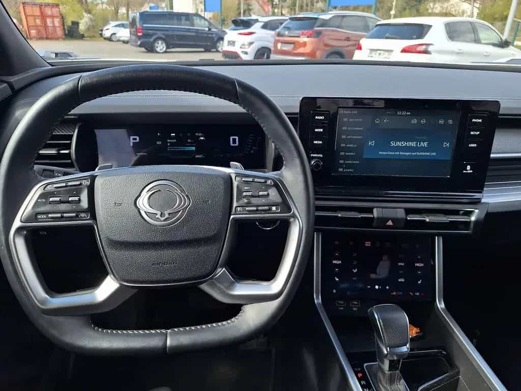 Ssangyong Torres 1.5 4x4*AUTOMATIC*! LEDER*NAVI*M+S*TOP! 06/2024-photo-6