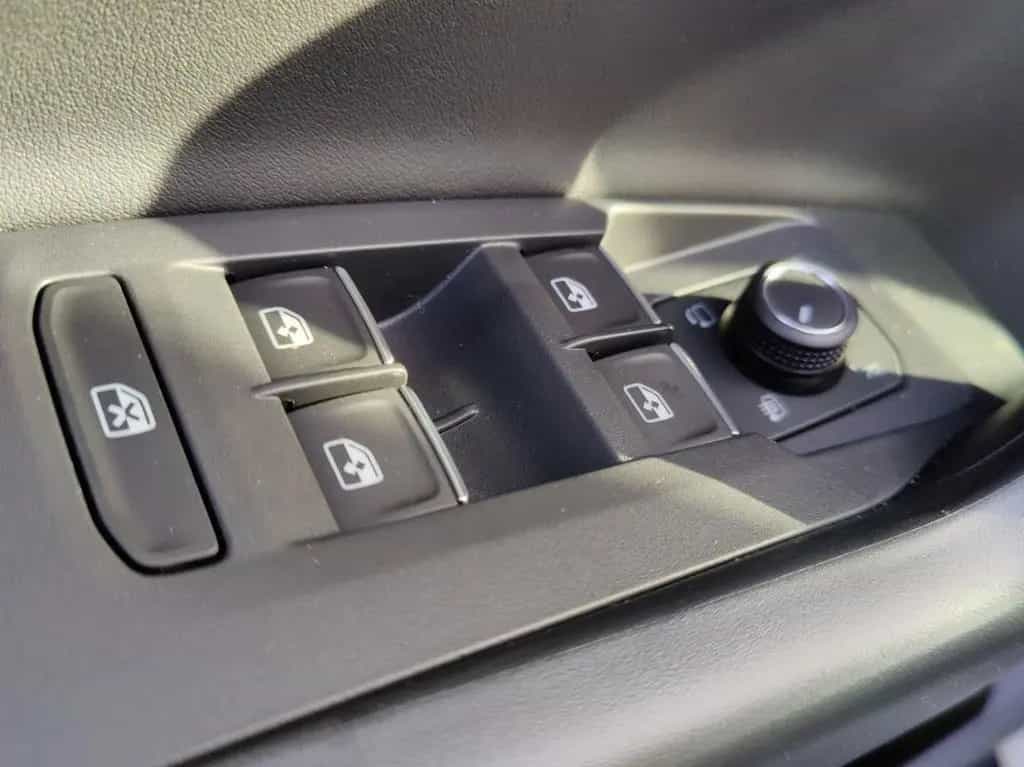 Volkswagen T-Cross R-Line 1.0 l TSI OPF 85 kW (116 PS) 6-Ga null-photo-4