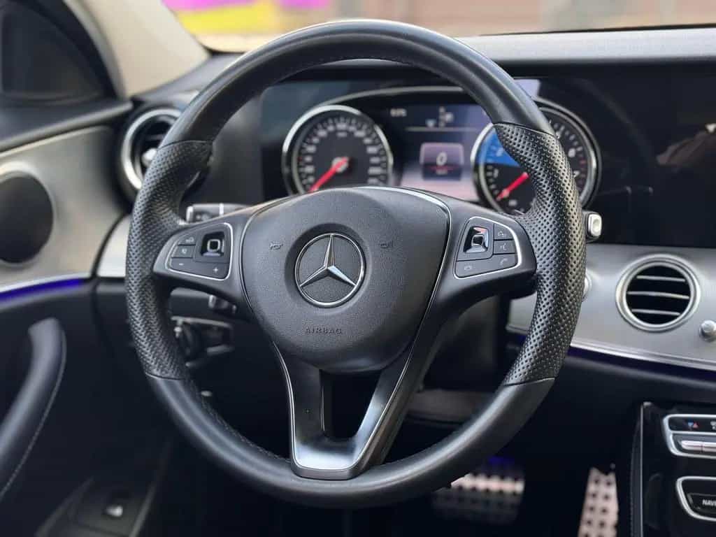 Mercedes-Benz E-Class 200 T AMG LED Kamera SHZ Leder Tempomat 07/2017-photo-21