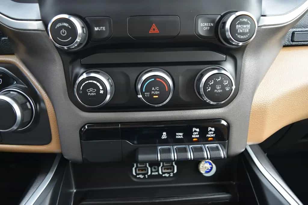 Dodge RAM 1500 Big Horn LPG TÜV NEU 02/2022-photo-17