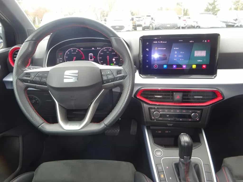Seat Arona 110PS DSG FR AHK Navi Winter LED 12/2023-photo-14