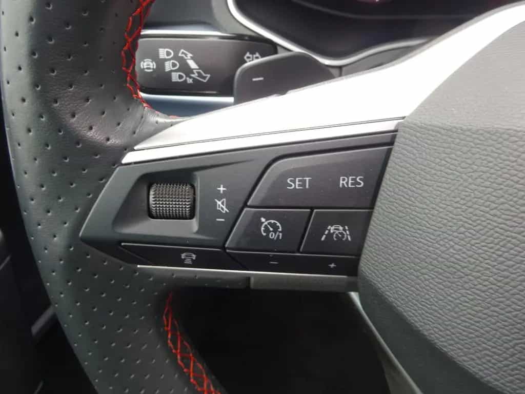 Seat Arona 110PS DSG FR AHK Navi Winter LED 12/2023-photo-20
