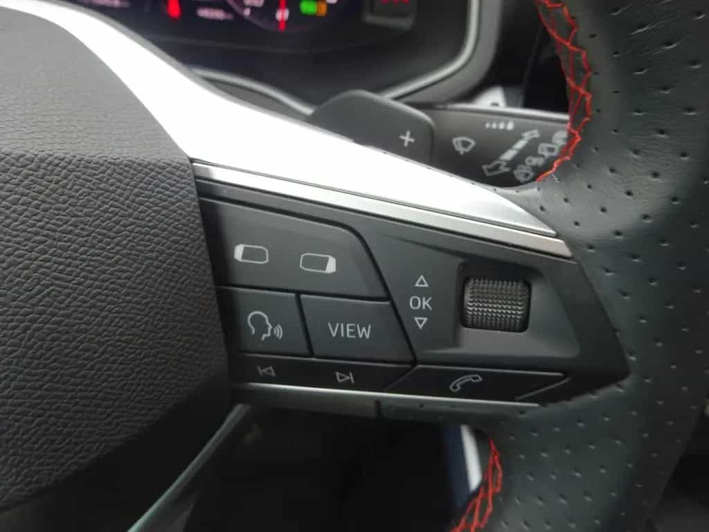 Seat Arona 110PS DSG FR AHK Navi Winter LED 12/2023-photo-21