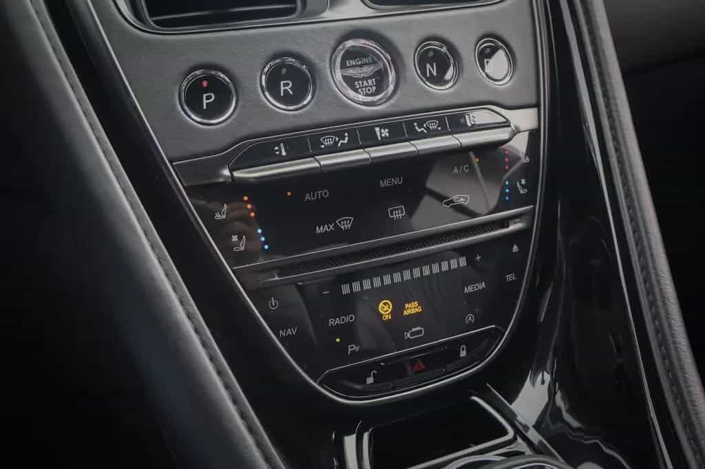 Aston Martin DB11 5.2 V12 | B&O 3D AUDIO | SUÉDE HEMELBEKLEDI 01/2017-photo-8