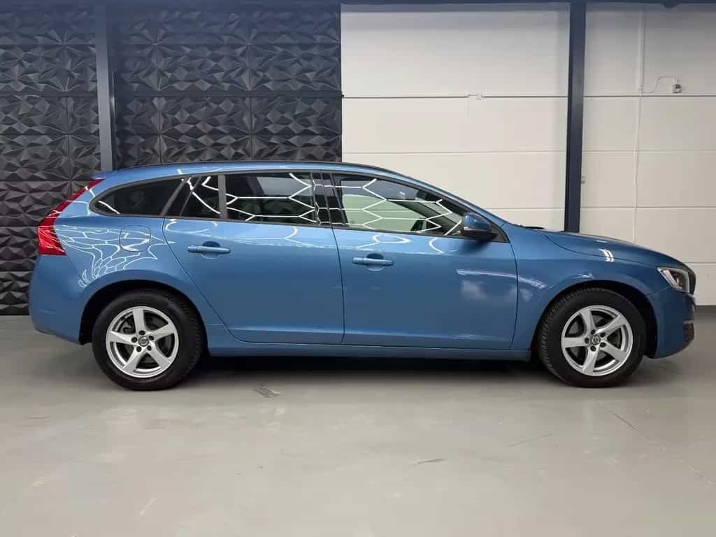 Volvo V60 D2 Business NAVI*KLIMA*TEMPOMAT*SCHECKHEFT 03/2017-photo-11