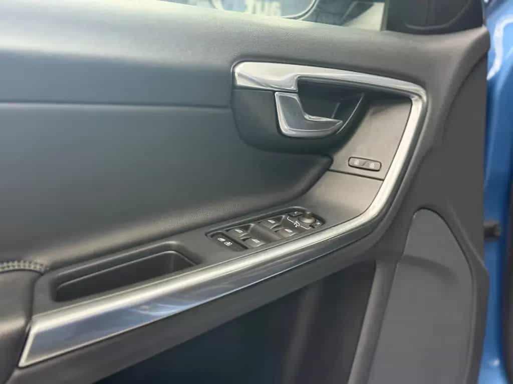 Volvo V60 D2 Business NAVI*KLIMA*TEMPOMAT*SCHECKHEFT 03/2017-photo-17