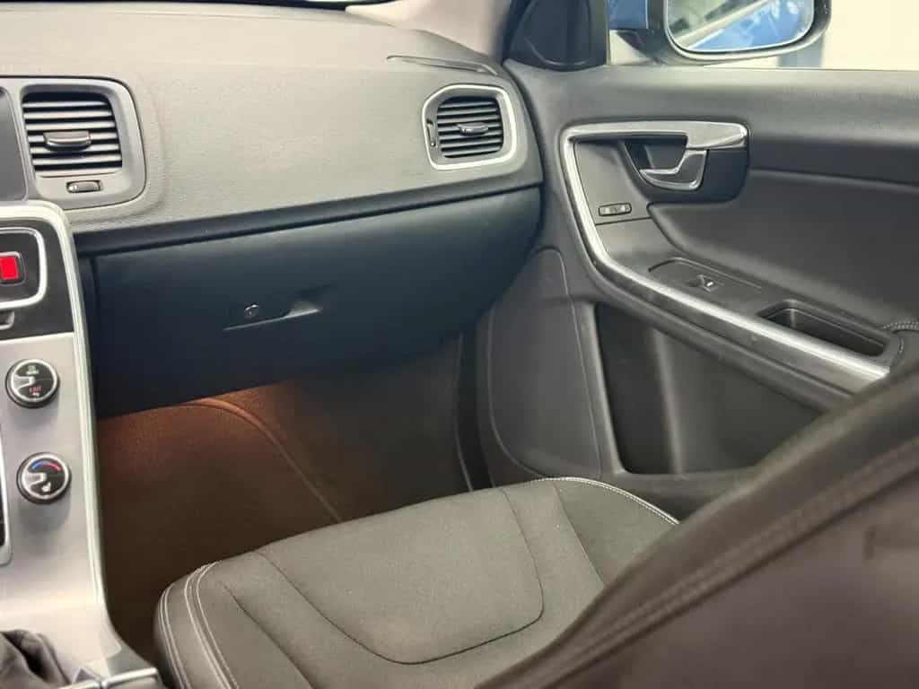 Volvo V60 D2 Business NAVI*KLIMA*TEMPOMAT*SCHECKHEFT 03/2017-photo-26