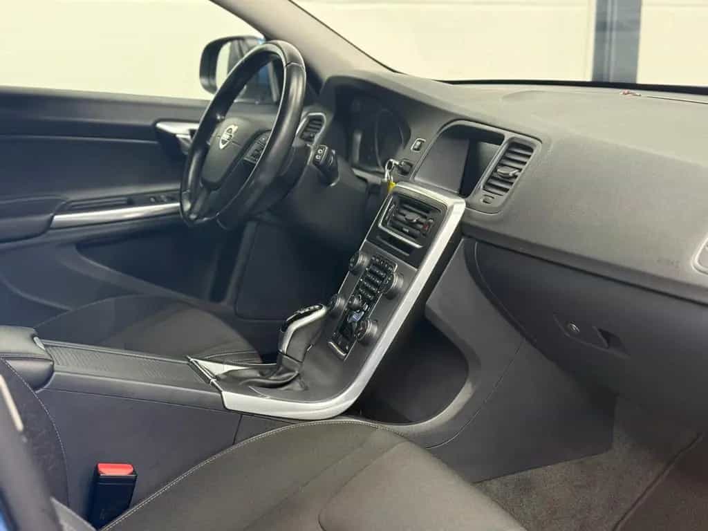 Volvo V60 D2 Business NAVI*KLIMA*TEMPOMAT*SCHECKHEFT 03/2017-photo-29