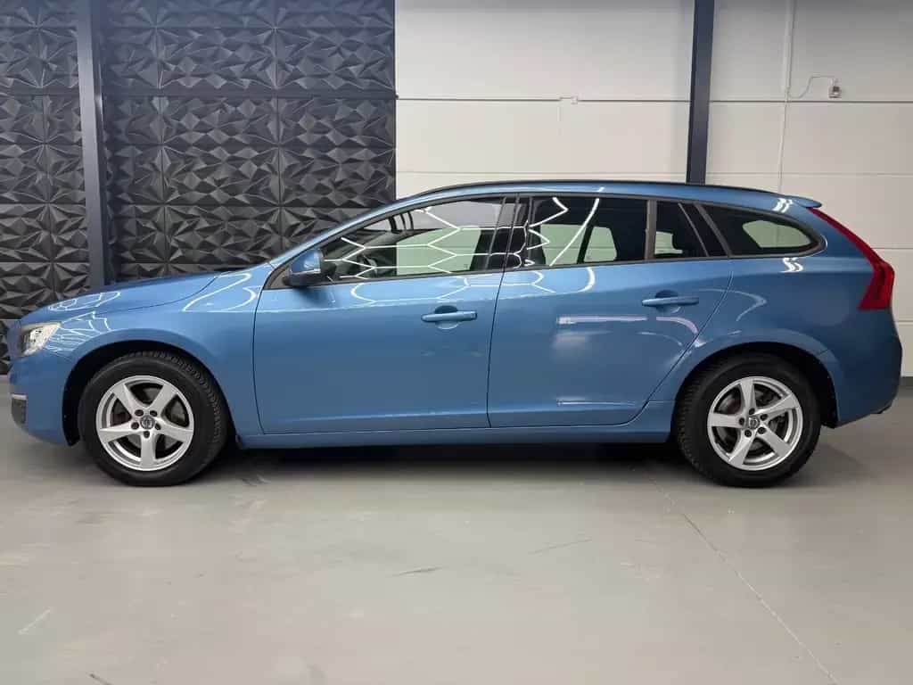 Volvo V60 D2 Business NAVI*KLIMA*TEMPOMAT*SCHECKHEFT 03/2017-photo-3