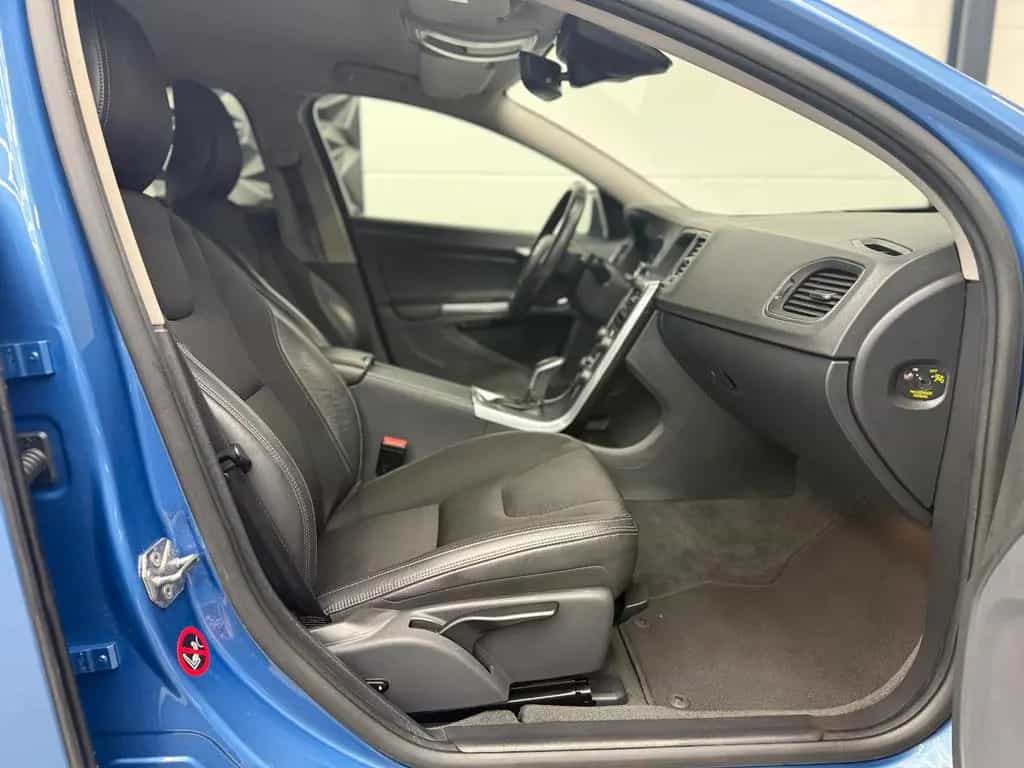 Volvo V60 D2 Business NAVI*KLIMA*TEMPOMAT*SCHECKHEFT 03/2017-photo-30