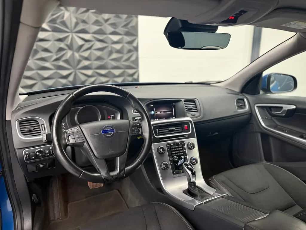 Volvo V60 D2 Business NAVI*KLIMA*TEMPOMAT*SCHECKHEFT 03/2017-photo-31