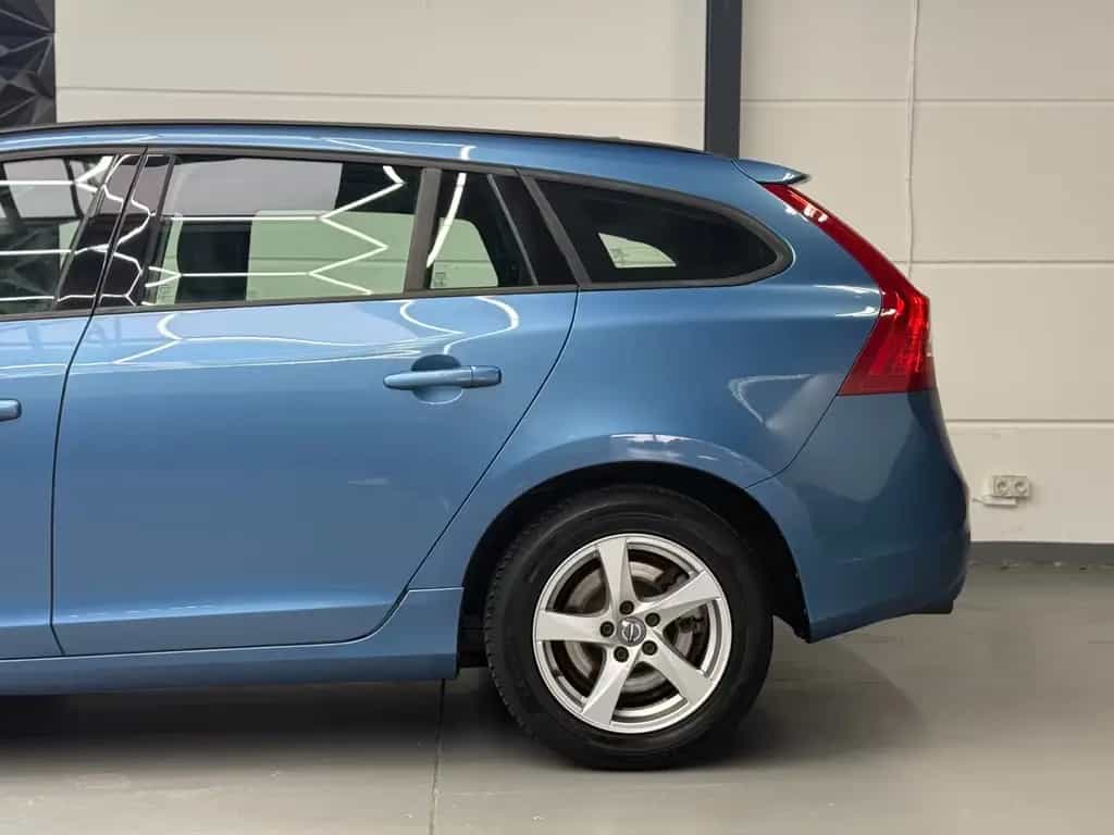 Volvo V60 D2 Business NAVI*KLIMA*TEMPOMAT*SCHECKHEFT 03/2017-photo-5