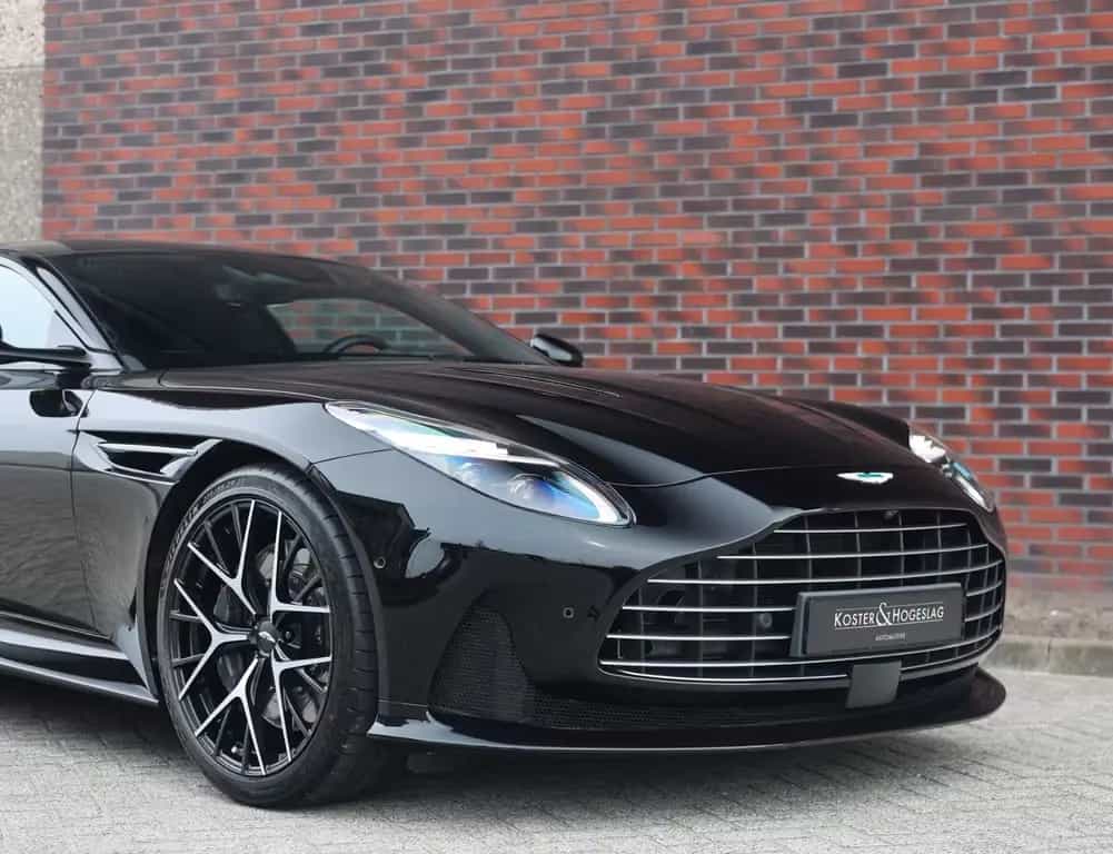 Aston Martin DB12 4.0 V8 | 360 camera - Scheckheft 05/2025-photo-17