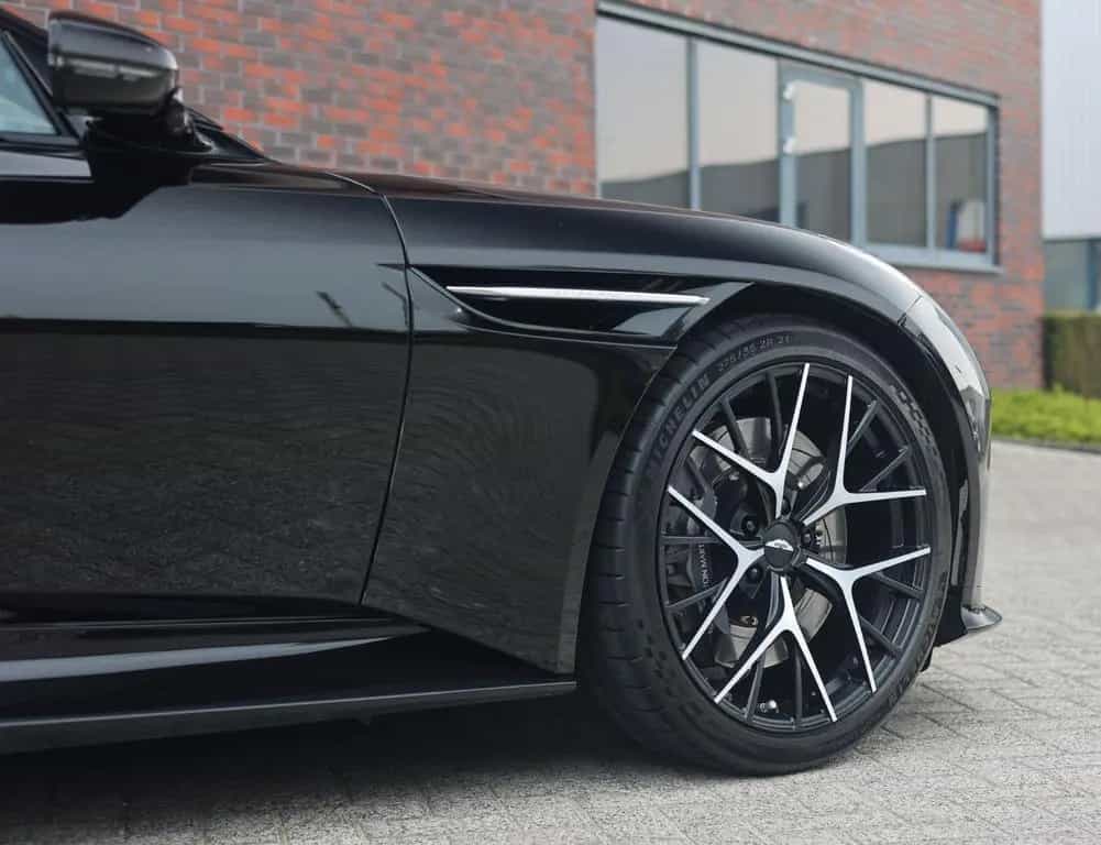 Aston Martin DB12 4.0 V8 | 360 camera - Scheckheft 05/2025-photo-18