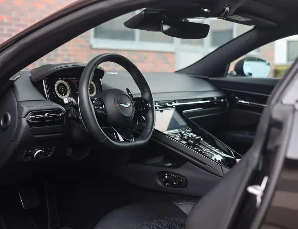 Aston Martin DB12 4.0 V8 | 360 camera - Scheckheft 05/2025-photo-26