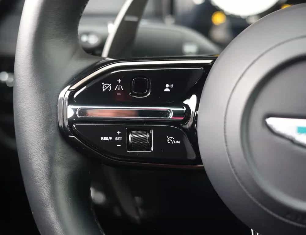 Aston Martin DB12 4.0 V8 | 360 camera - Scheckheft 05/2025-photo-28