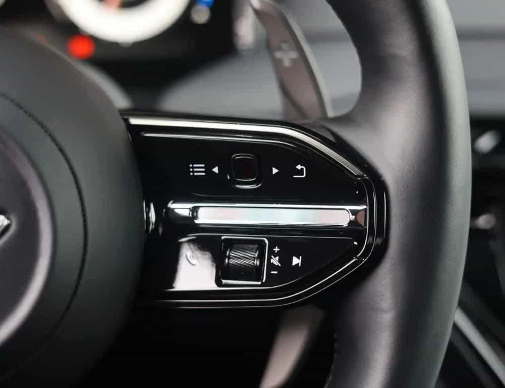 Aston Martin DB12 4.0 V8 | 360 camera - Scheckheft 05/2025-photo-29